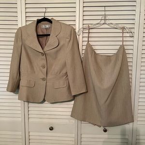 Tahari Arthur Levine Skirt Suit (Size 8)